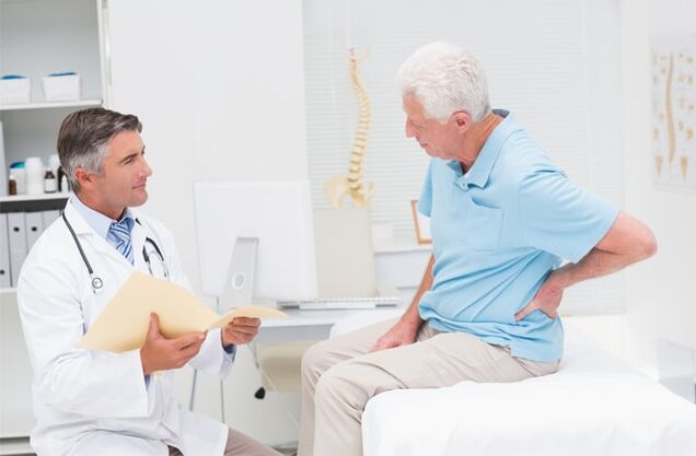 Un patient d'arthrose lors d'un rendez-vous chez un médecin pour un médecin